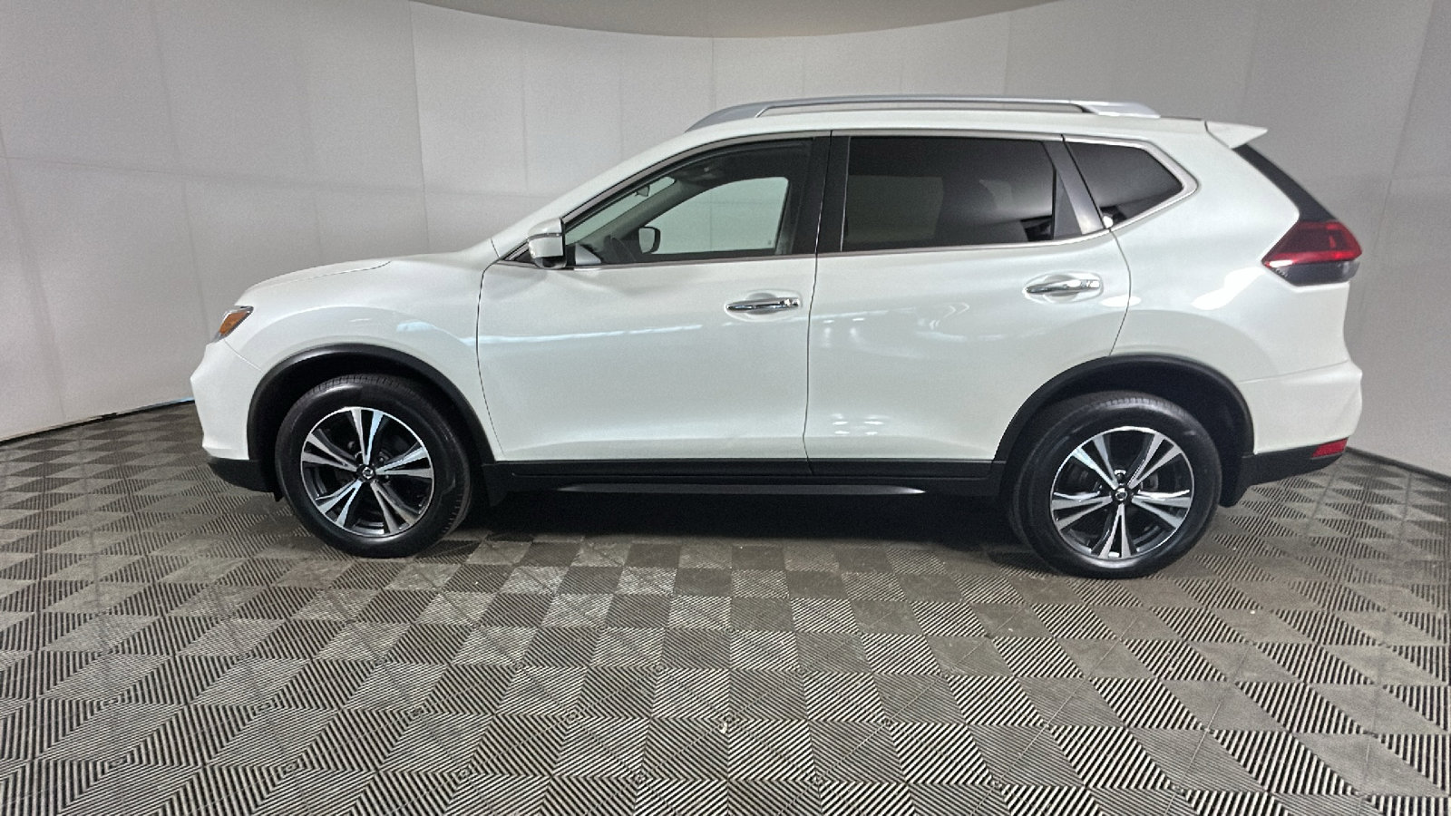 Used 2020 Nissan Rogue SV AWD/4WD image 6