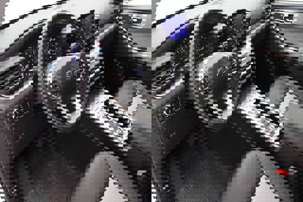 Used 2023 Ford Explorer XLT w/ Equipment Group 202A image 14