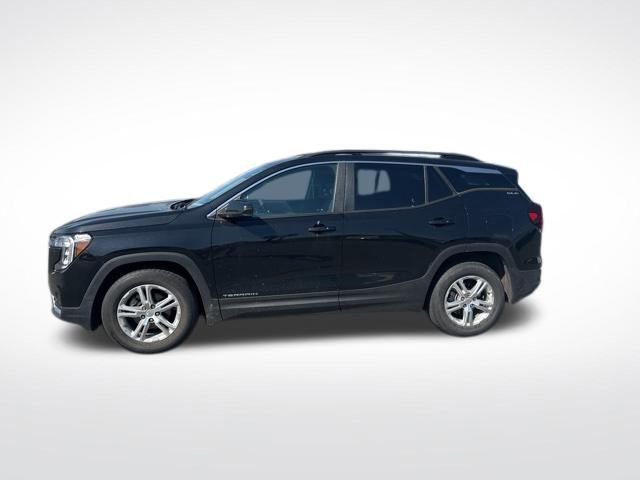 Used 2022 GMC Terrain SLE w/ Driver Convenience Package FWD image 2
