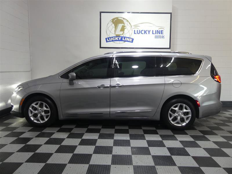 Used 2017 Chrysler Pacifica Touring-L Plus image 7