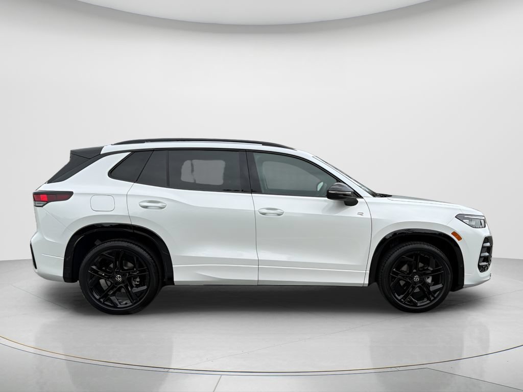 New 2026 Volkswagen Tiguan SE R-Line FWD image 5