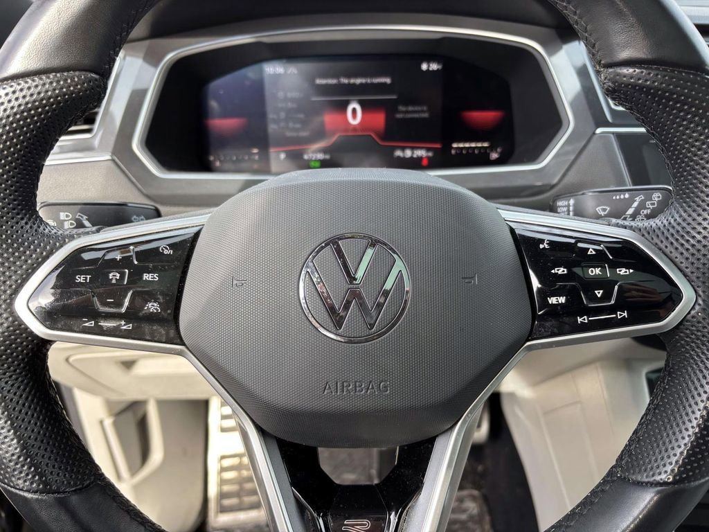 Used 2022 Volkswagen Tiguan SE R-Line image 16
