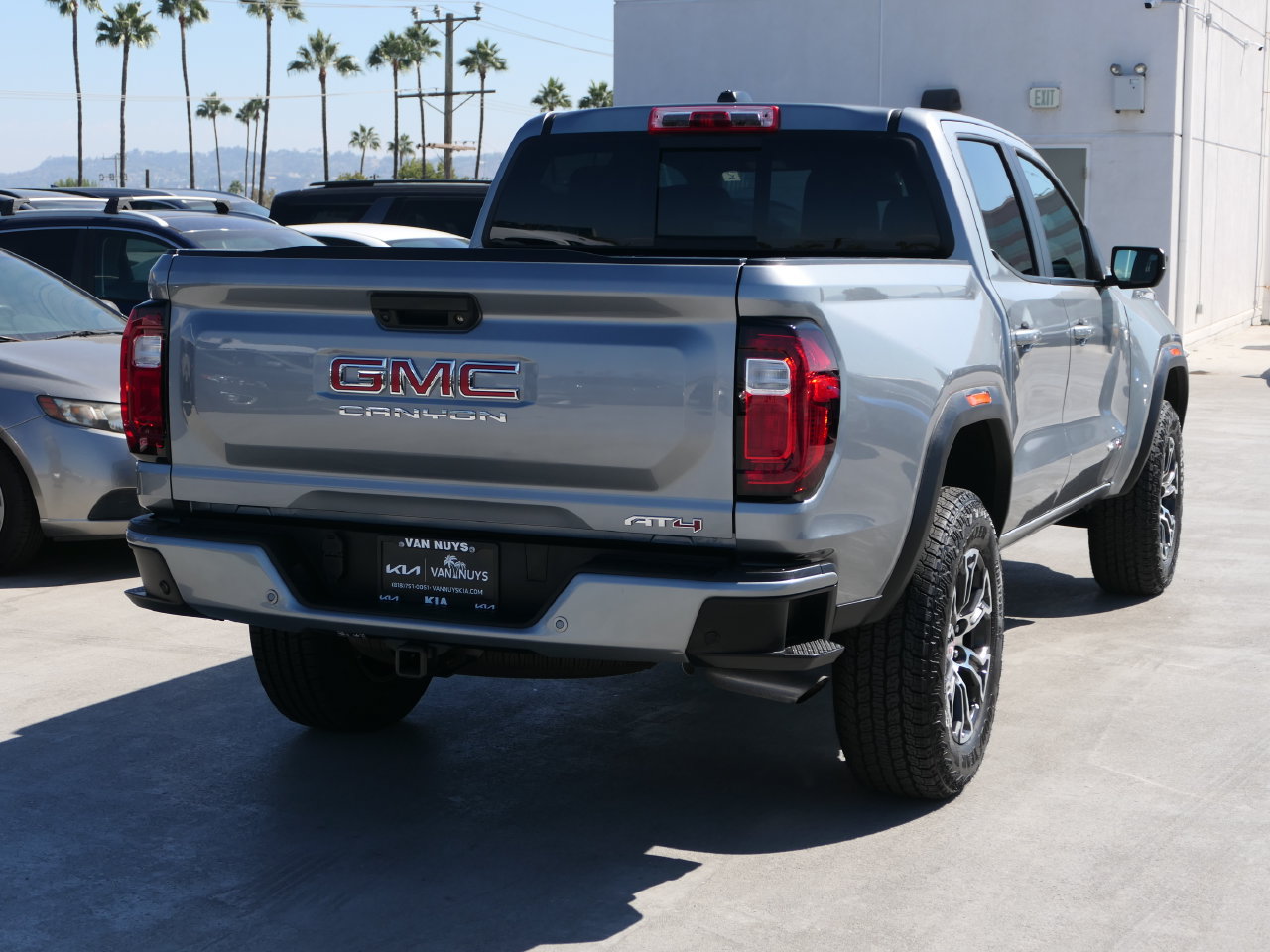 Used 2025 GMC Canyon AT4 w/ AT4 Premium Package AWD/4WD image 3