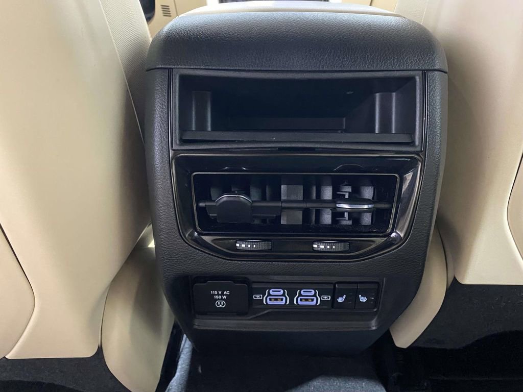 Used 2023 Jeep Grand Cherokee Limited image 13