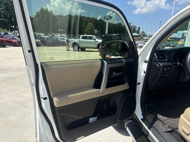 Used 2017 Toyota 4Runner SR5 Premium RWD image 31