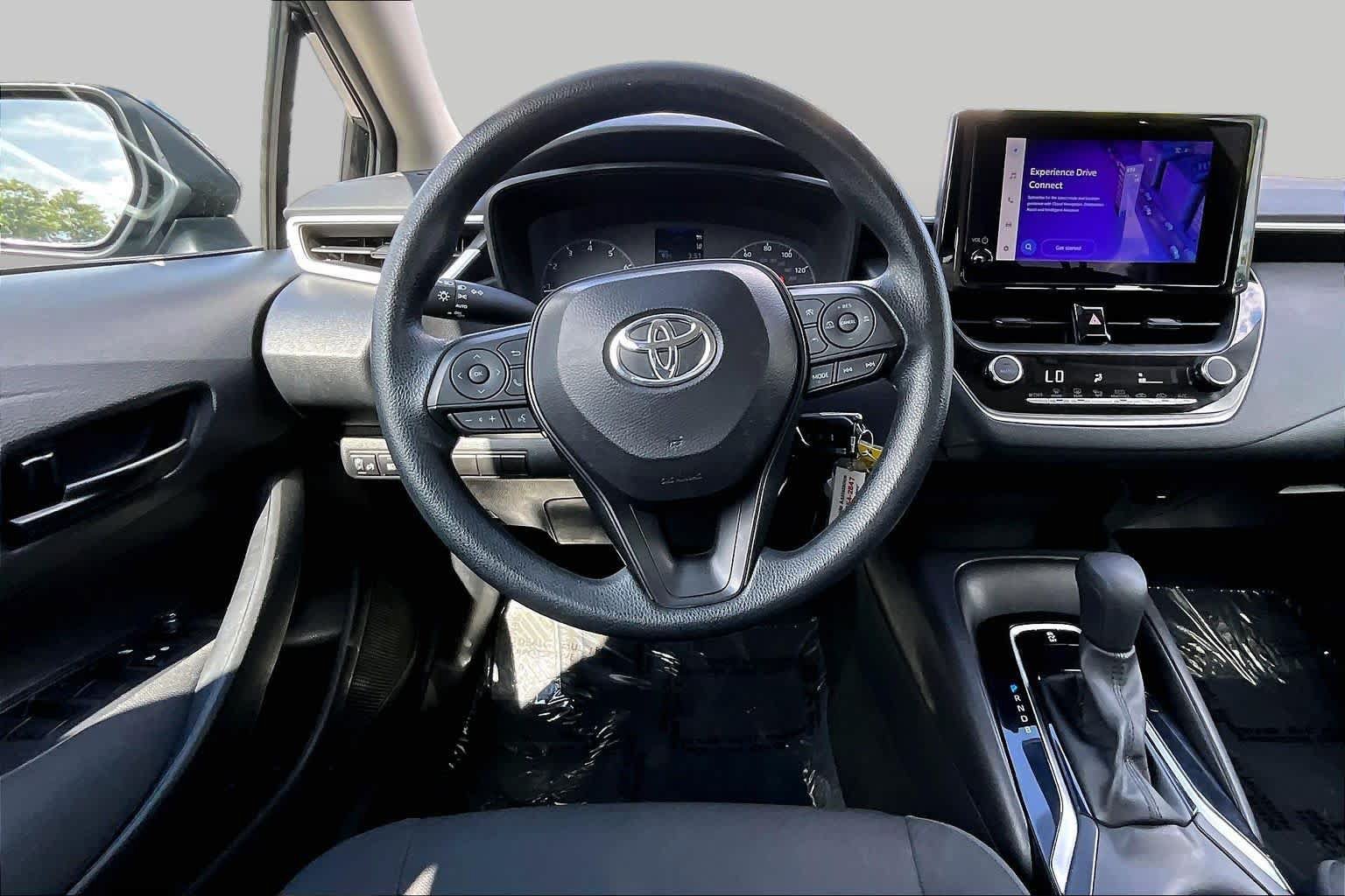 Used 2025 Toyota Corolla LE FWD image 6