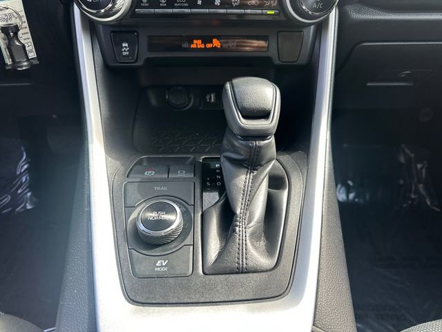 Certified 2024 Toyota RAV4 LE AWD/4WD image 29