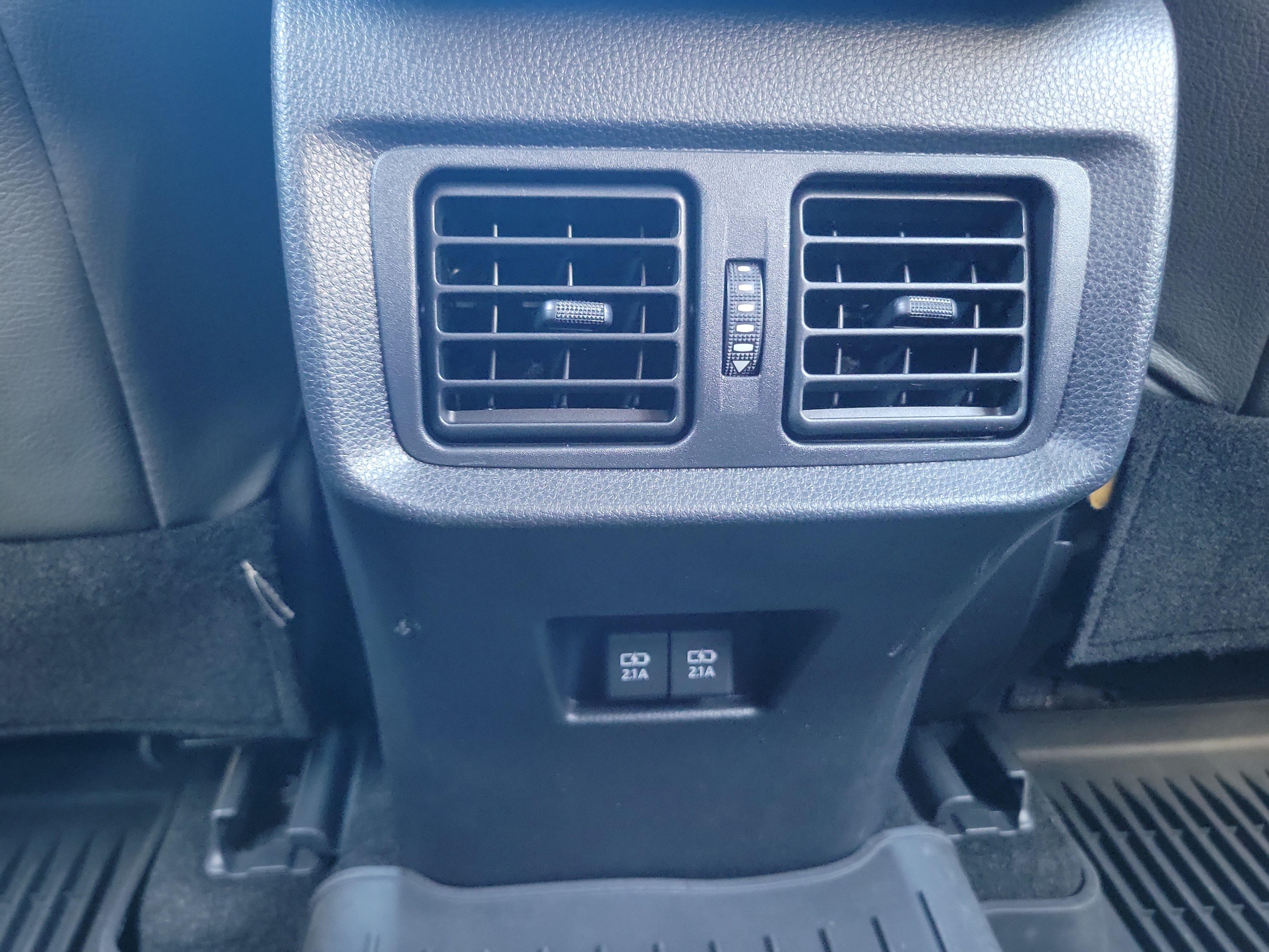 Used 2021 Toyota Venza LE AWD/4WD image 15