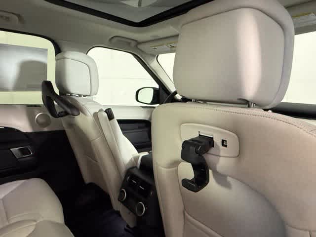 New 2026 Land Rover Discovery S AWD/4WD image 29