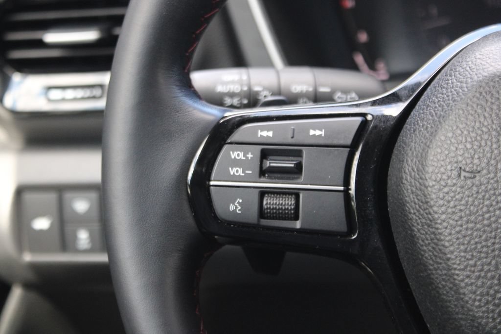 Certified 2025 Honda Pilot Black Edition image 19