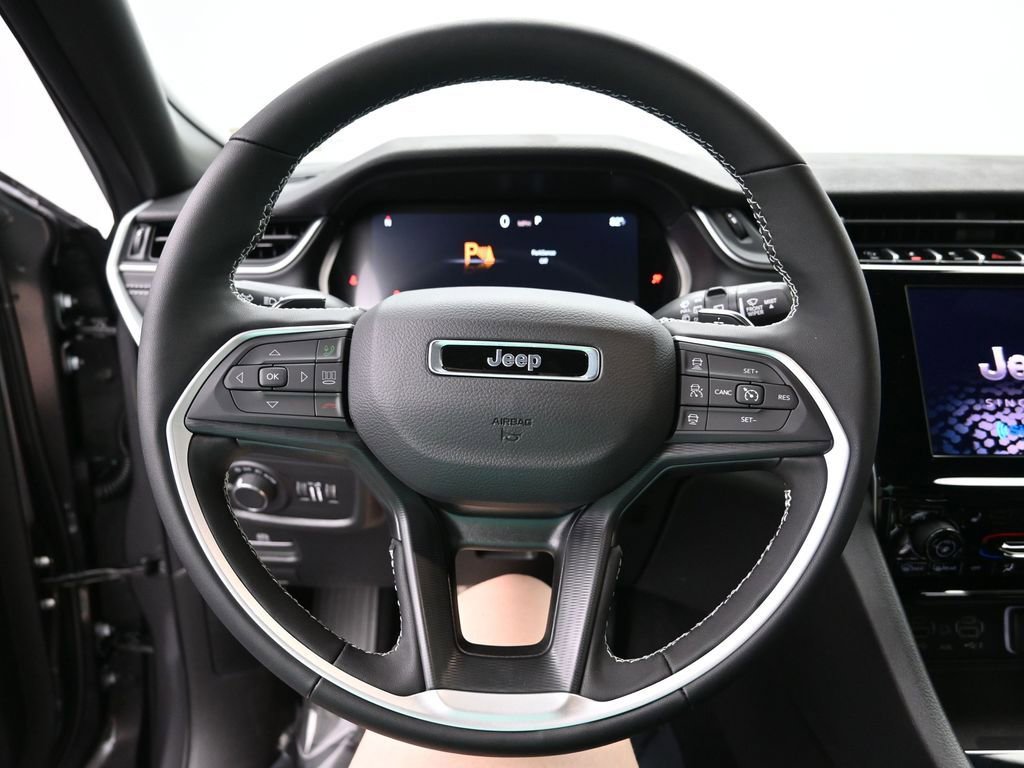 New 2025 Jeep Grand Cherokee Altitude image 15