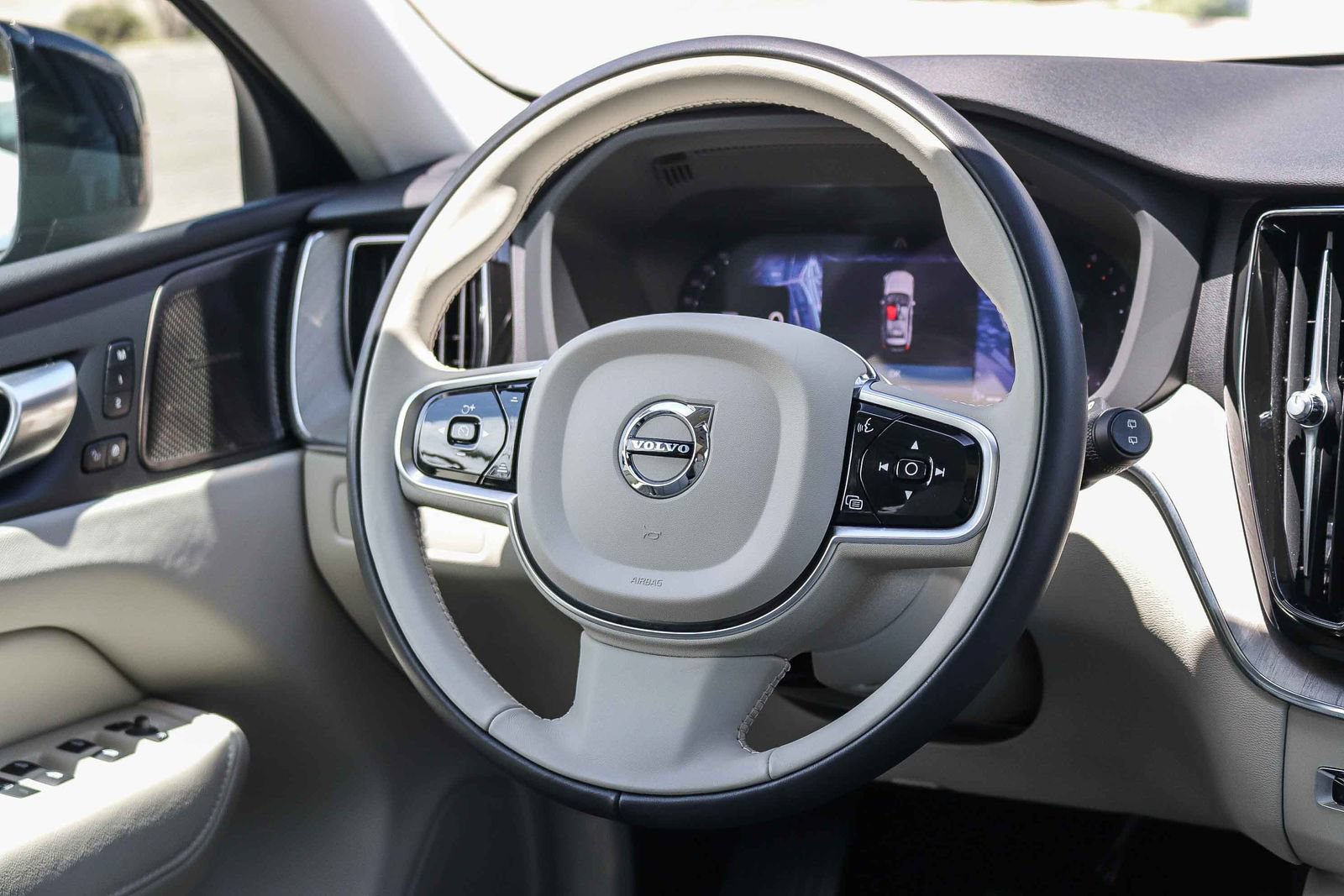 Used 2023 Volvo XC60 B5 Plus w/ Climate Package FWD image 17