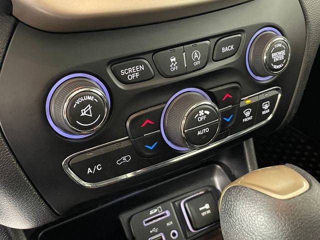 Used 2017 Jeep Cherokee Latitude w/ Comfort/Convenience Group image 9