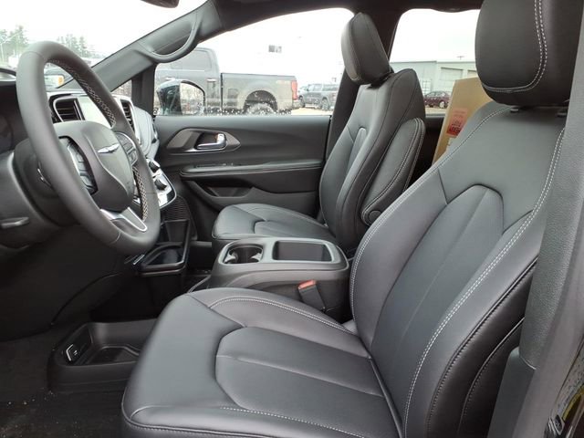 New 2026 Chrysler Pacifica Select AWD/4WD image 7