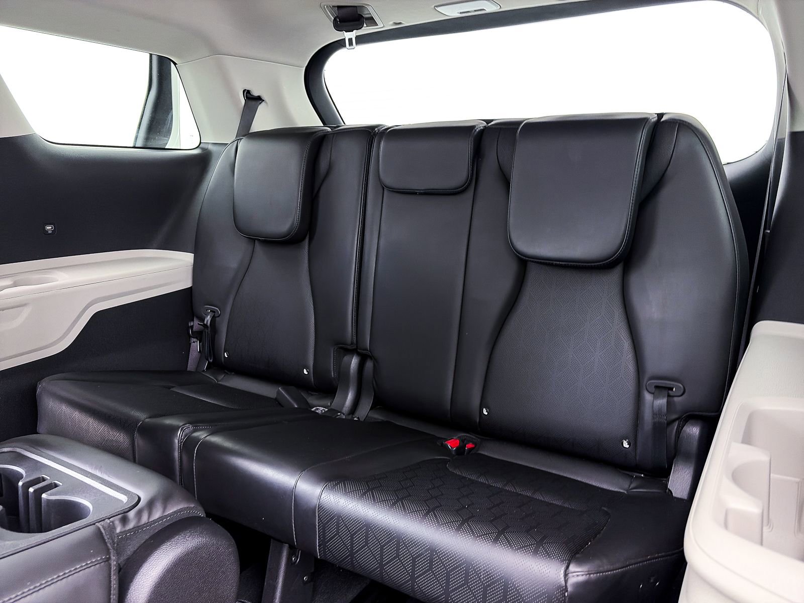 Used 2022 Kia Carnival LX image 38