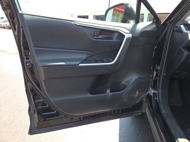 Used 2022 Toyota RAV4 LE AWD/4WD image 10