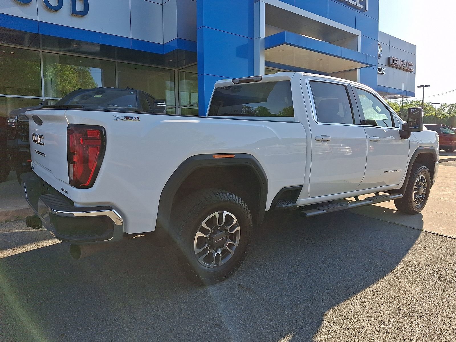Used 2021 GMC Sierra 3500 SLE w/ SLE Value Package AWD/4WD image 6