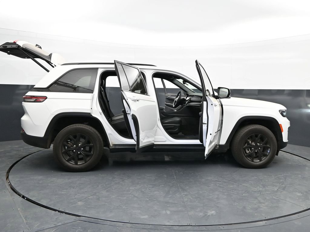 Used 2024 Jeep Grand Cherokee Altitude AWD/4WD image 48