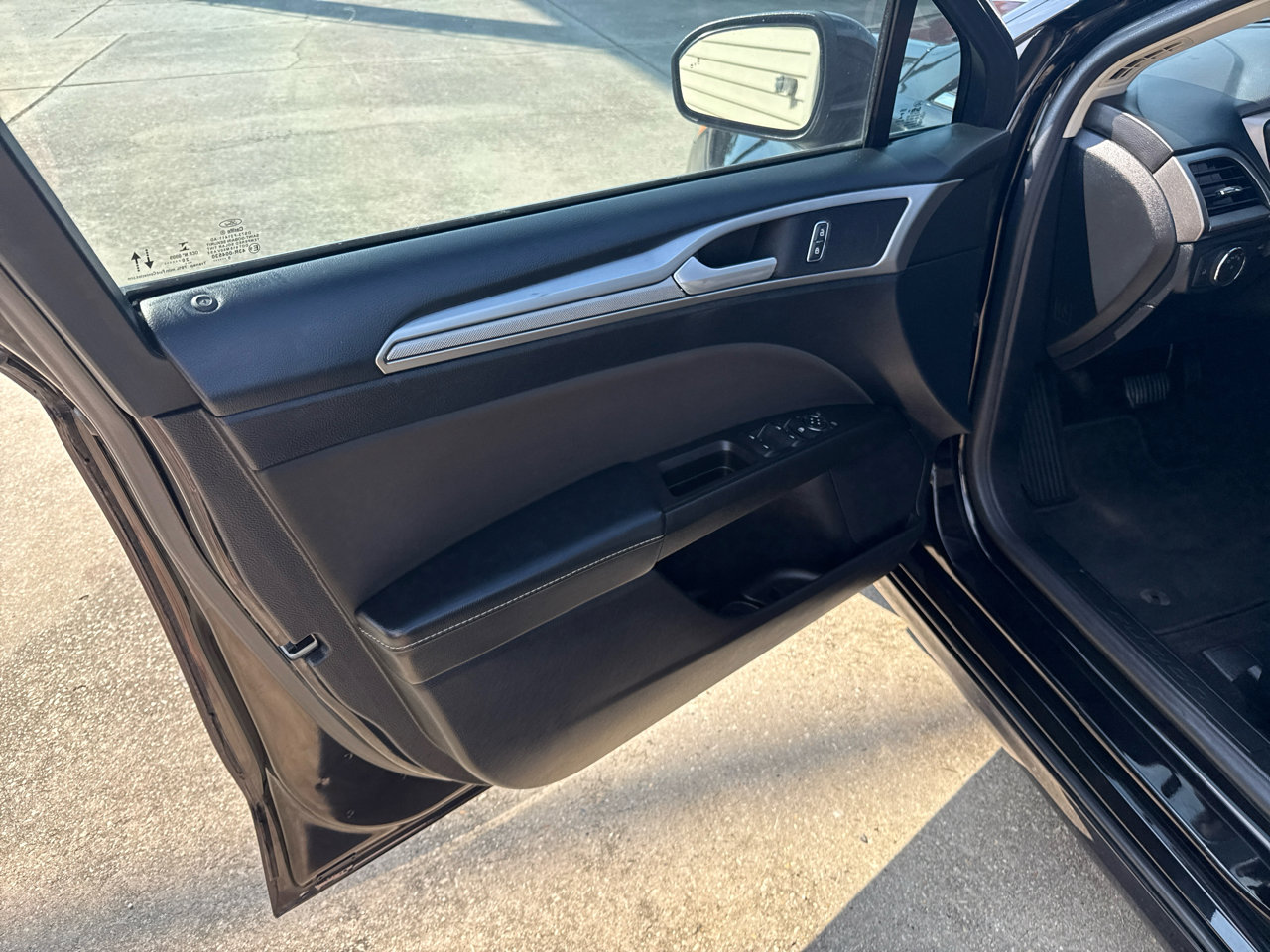 Used 2020 Ford Fusion SE image 16