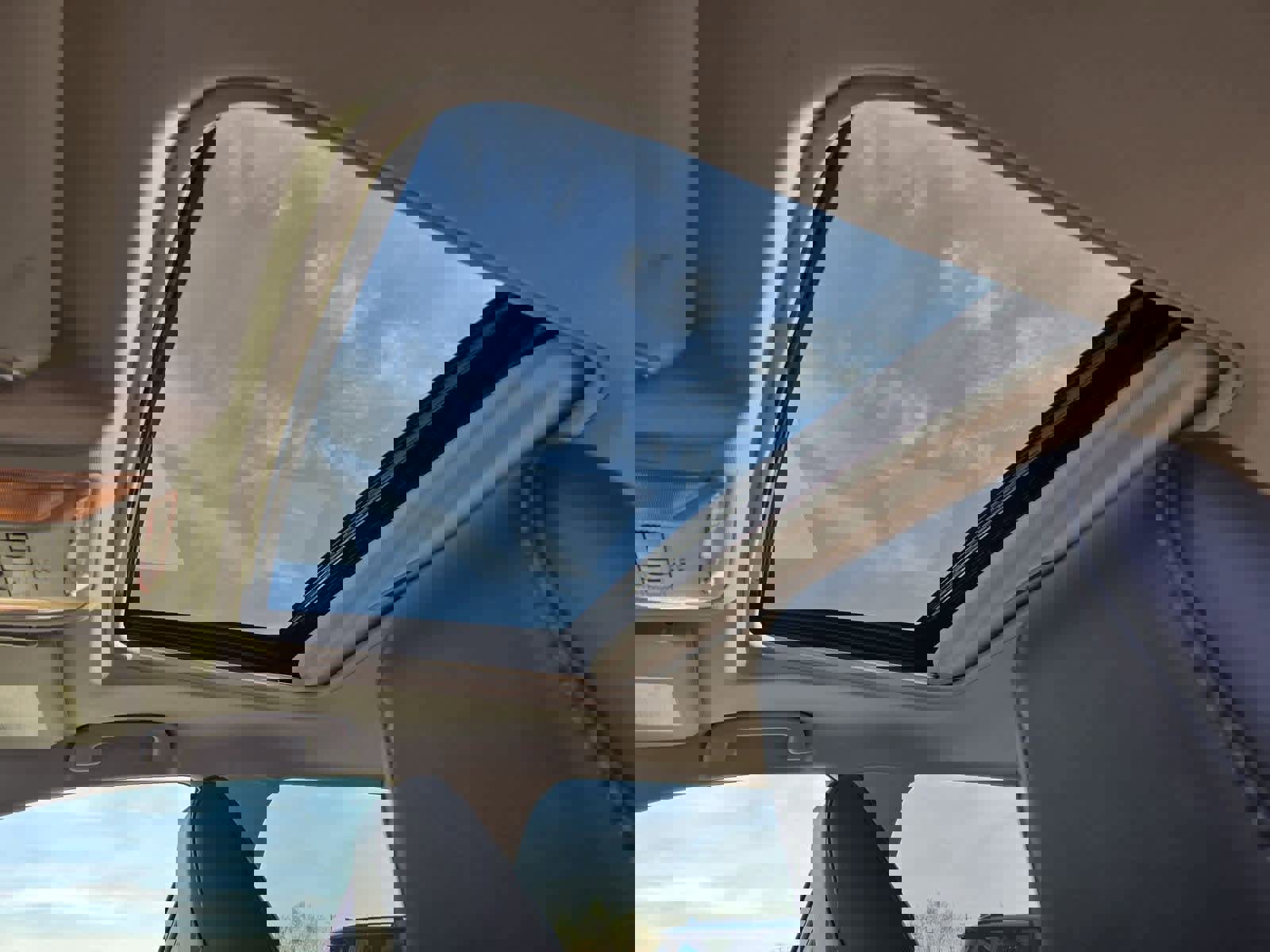 Used 2021 Toyota RAV4 XLE Premium image 19