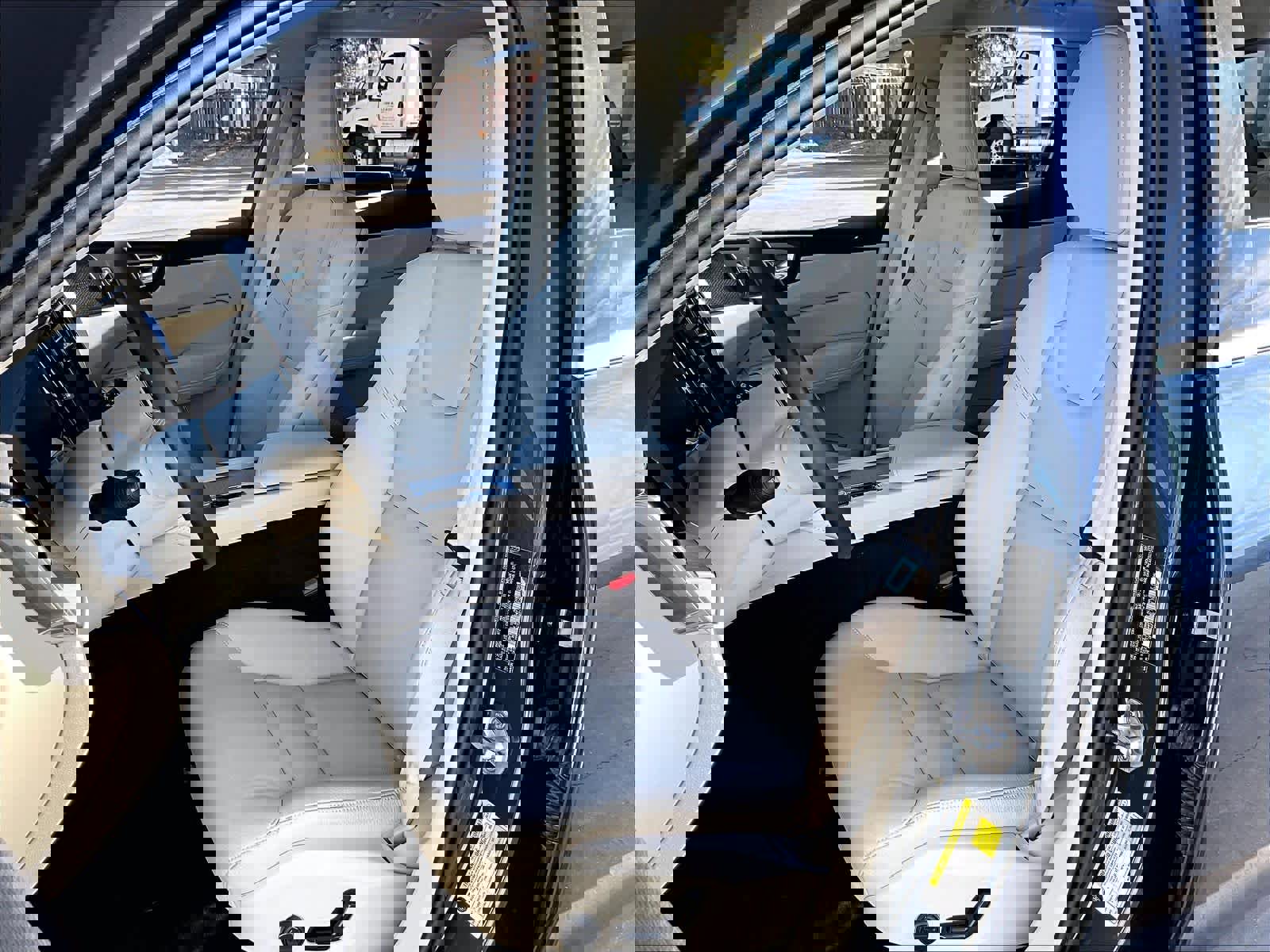 Used 2023 Volvo XC60 T8 Plus w/ Climate Package image 28