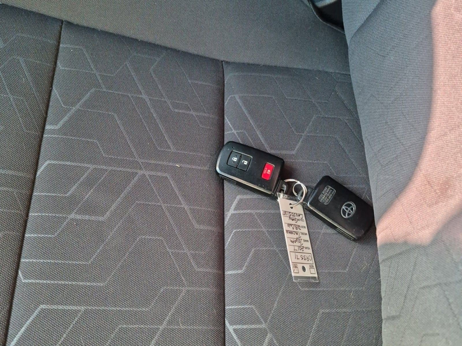 Used 2017 Toyota Tacoma TRD Sport w/ Tow Package (A/T) image 13