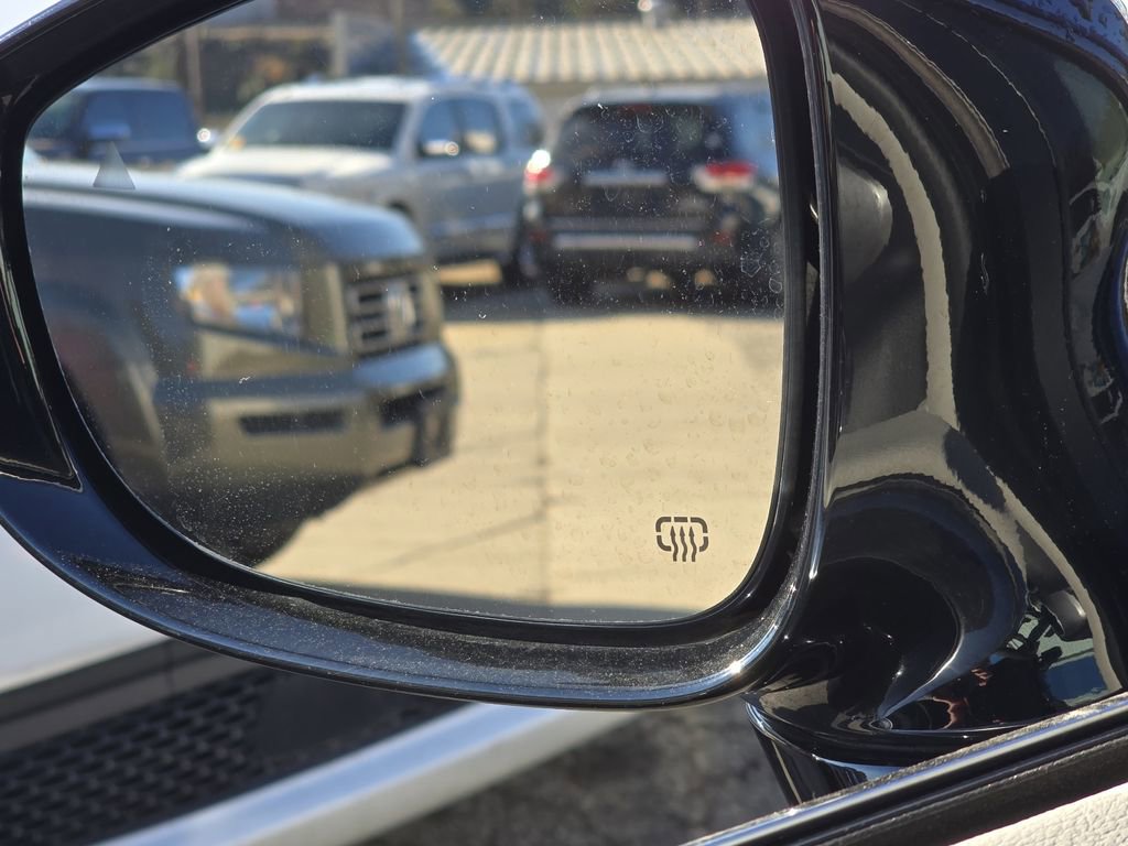 Used 2024 Chrysler Pacifica Touring-L image 24