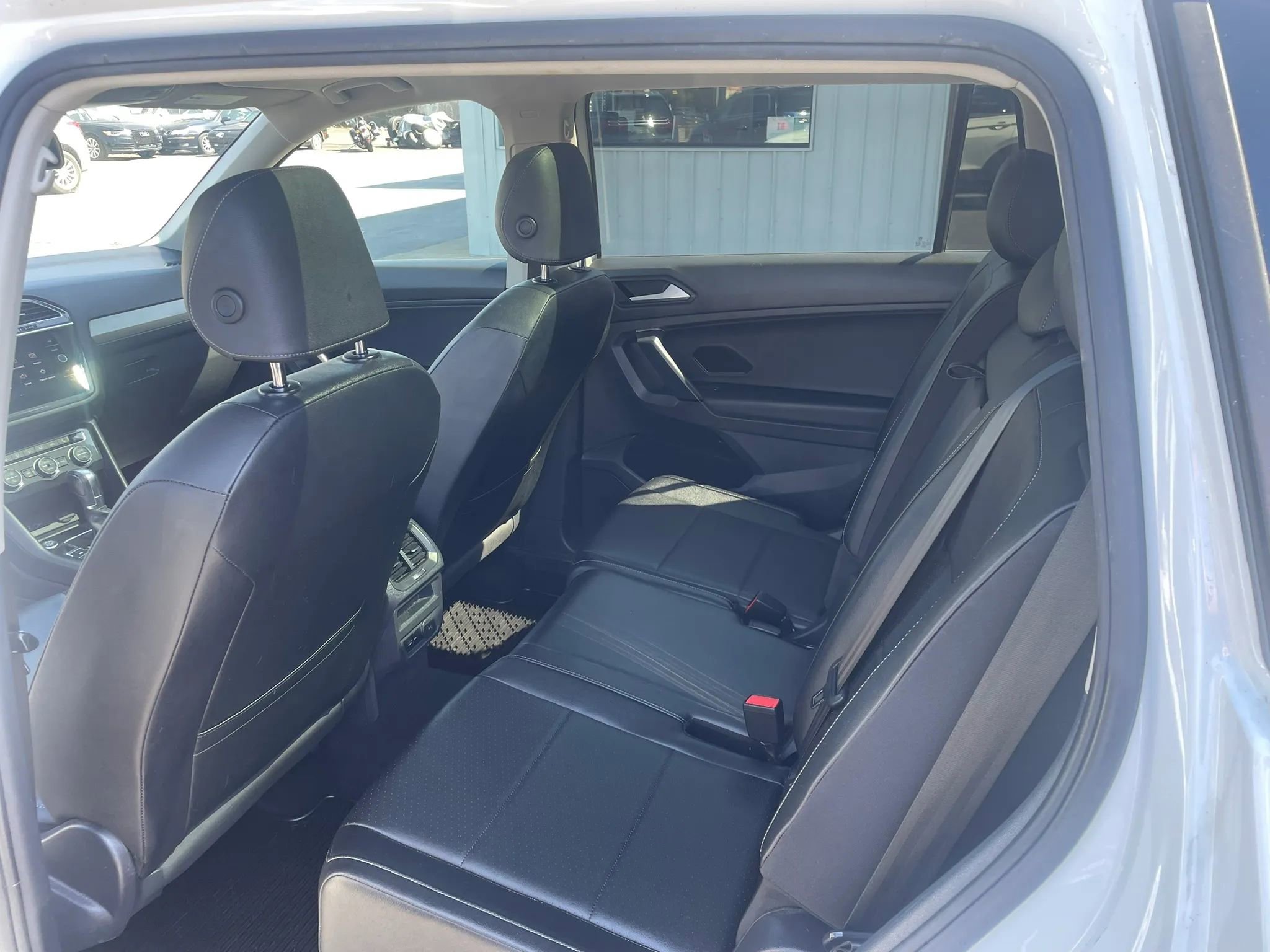 Used 2019 Volkswagen Tiguan SE w/ Panoramic Sunroof Package AWD/4WD image 18