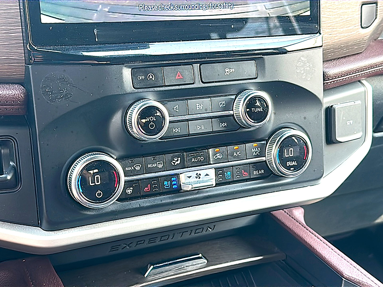 Used 2023 Ford Expedition Limited image 35