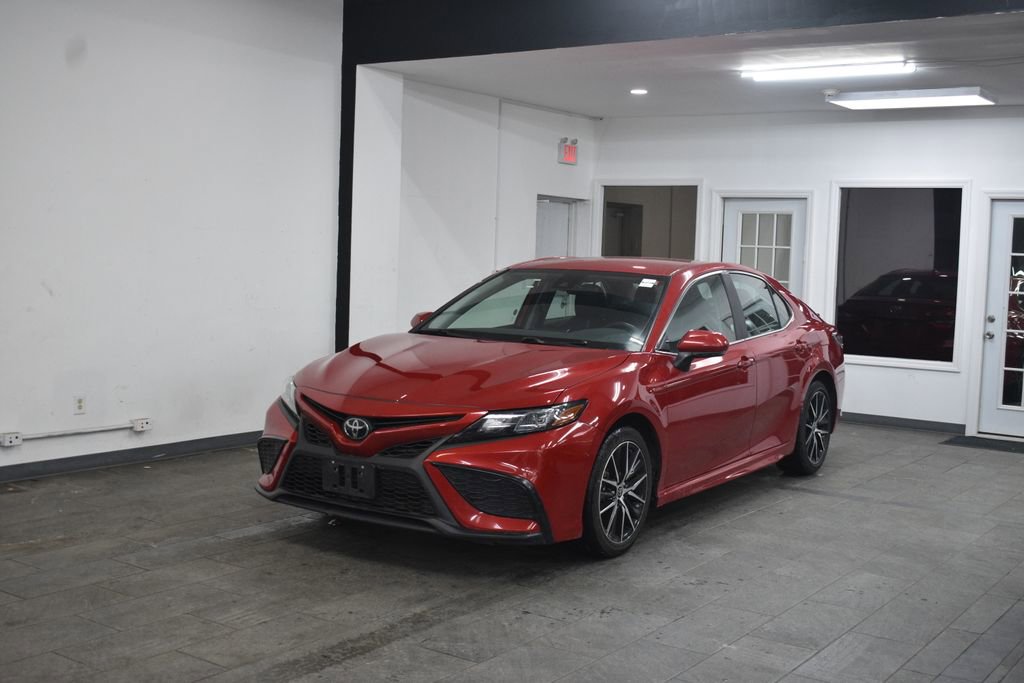 Used 2024 Toyota Camry SE image 2