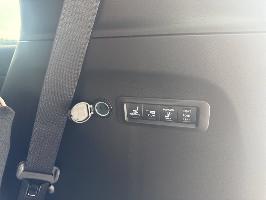New 2026 Chrysler Pacifica Pinnacle AWD/4WD image 51