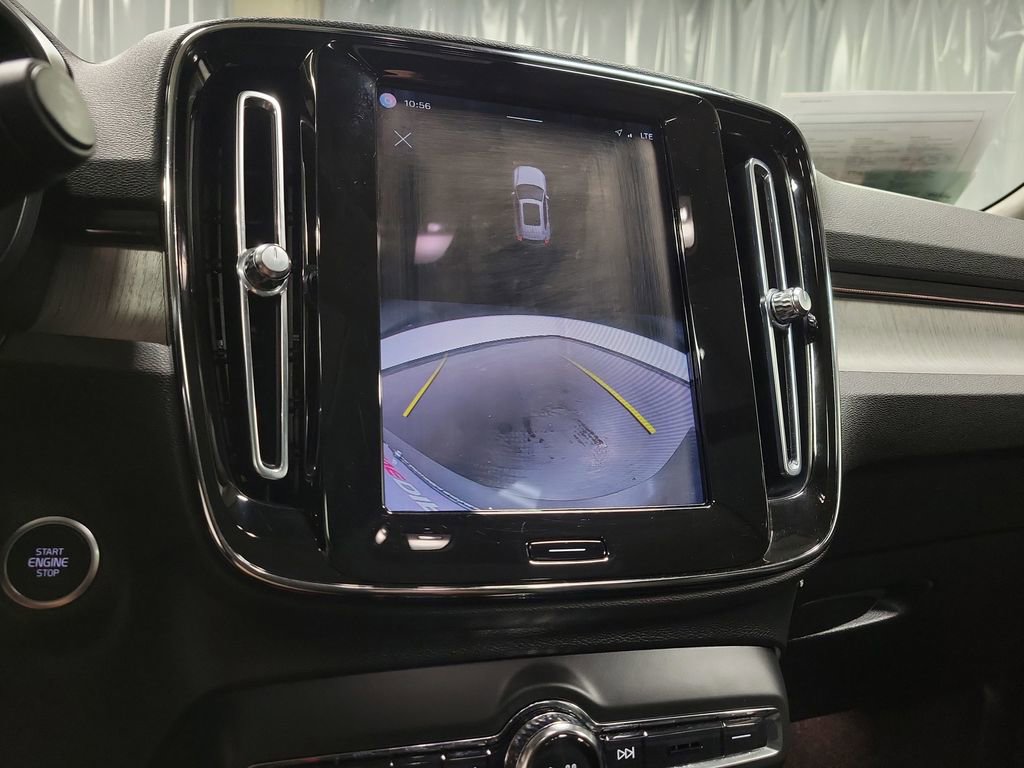 Used 2023 Volvo XC40 B5 Plus AWD/4WD image 16