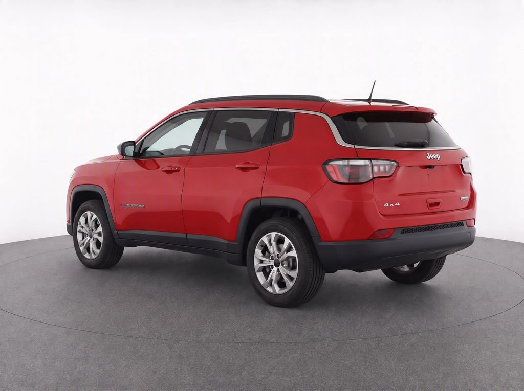 Used 2025 Jeep Compass Latitude w/ Sun & Sound Group AWD/4WD image 6