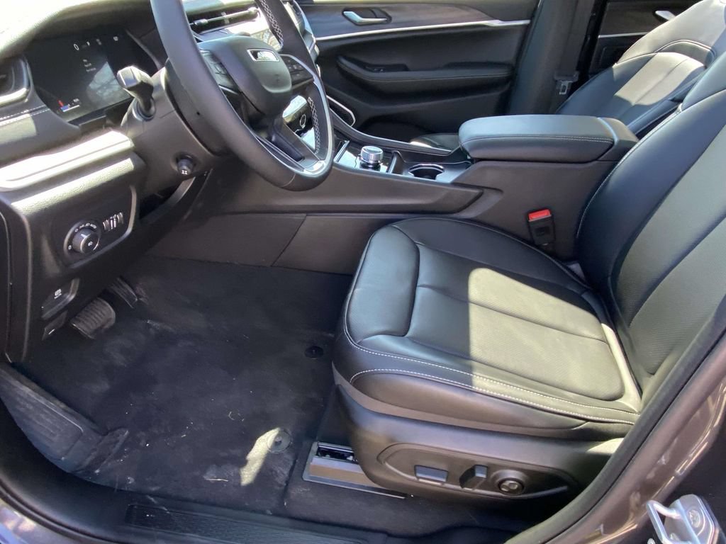 New 2026 Jeep Grand Cherokee L Limited w/ Luxury Tech Group II RWD image 11