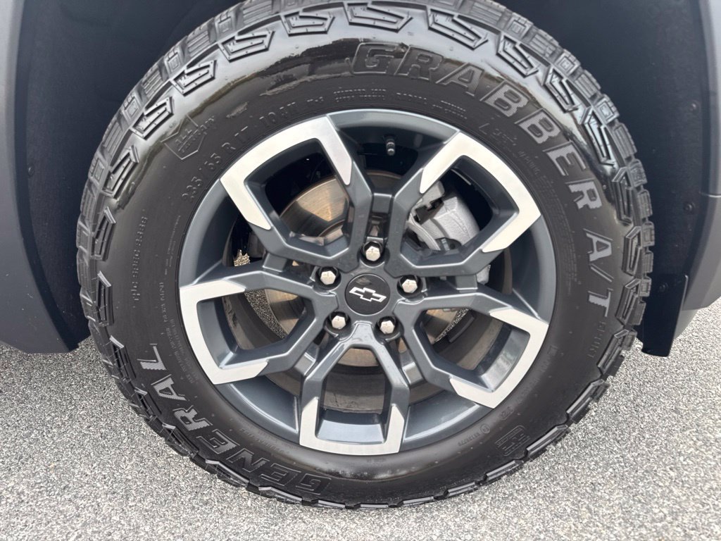 Used 2025 Chevrolet Equinox ACTIV AWD/4WD image 38