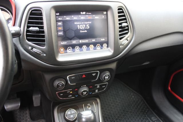 Used 2017 Jeep Compass Trailhawk AWD/4WD image 6