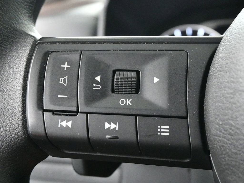 Used 2023 Nissan Rogue S image 17