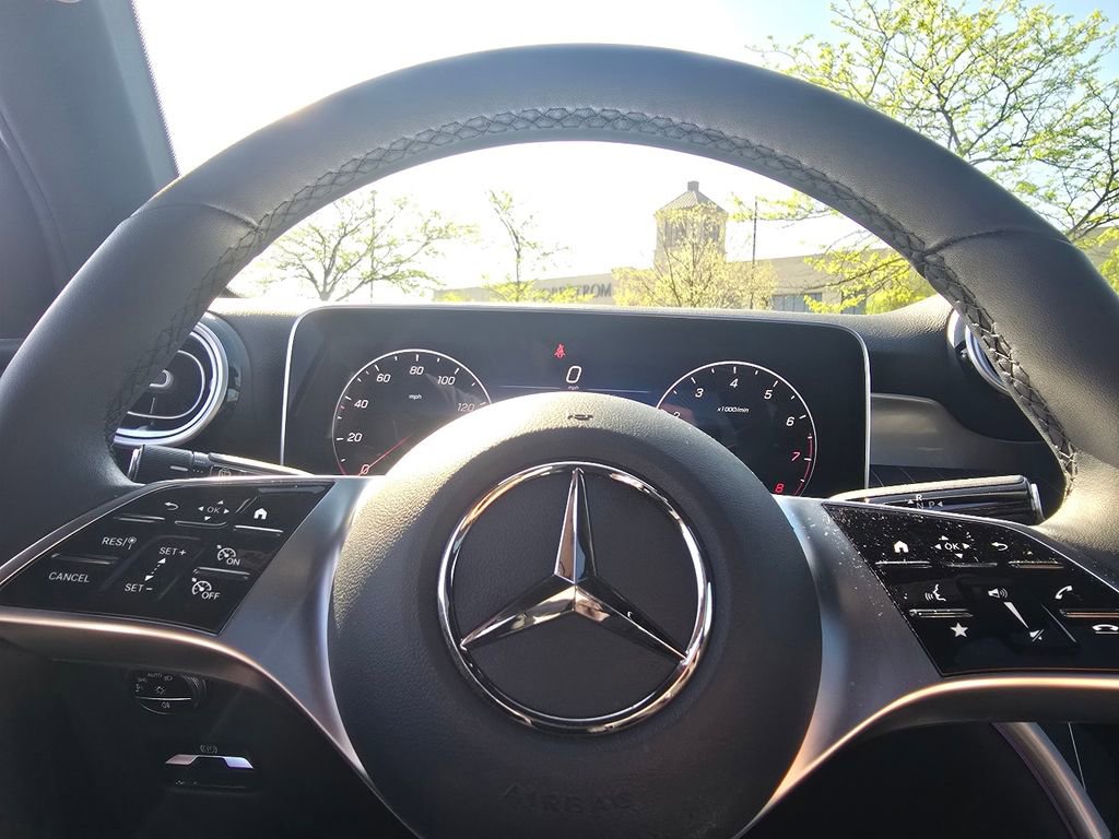 Used 2026 Mercedes-Benz GLC 300 4MATIC image 29