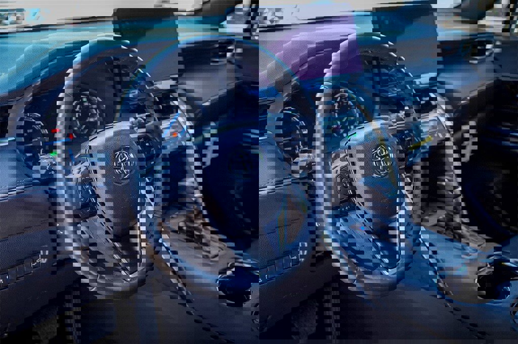 Used 2024 Toyota Venza LE image 8