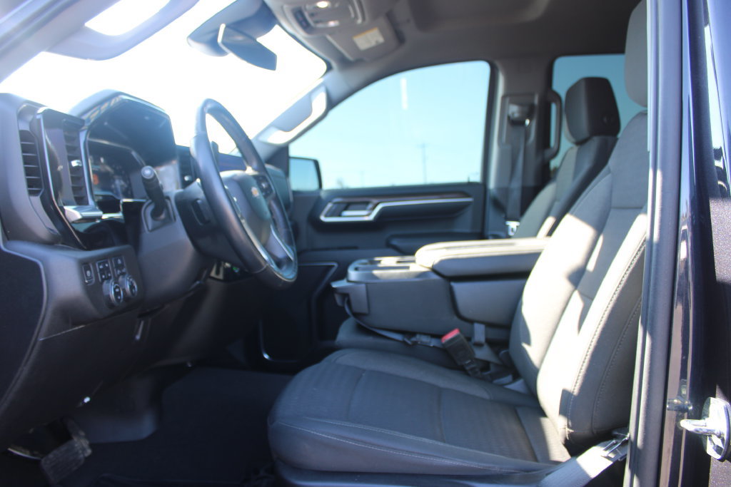 Used 2022 Chevrolet Silverado 1500 LT w/ Z71 Off-Road Package AWD/4WD image 24