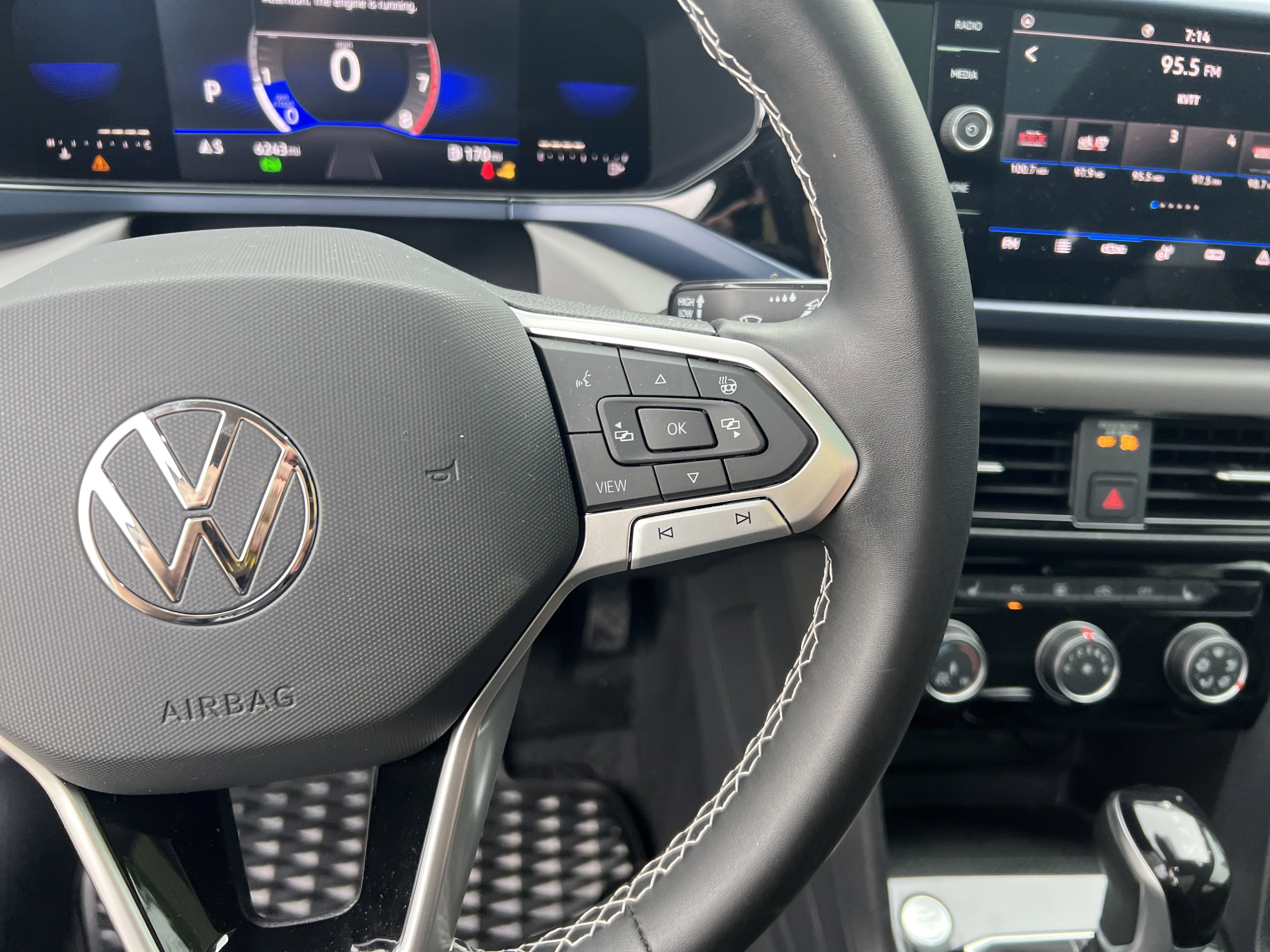 Certified 2023 Volkswagen Taos SE w/ Panoramic Sunroof Package FWD image 18