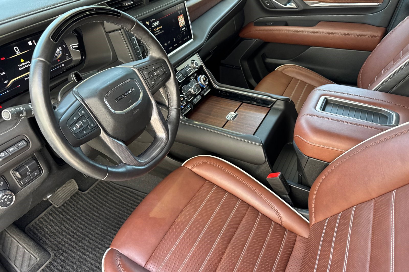 Used 2023 GMC Yukon XL Denali Ultimate AWD/4WD image 11