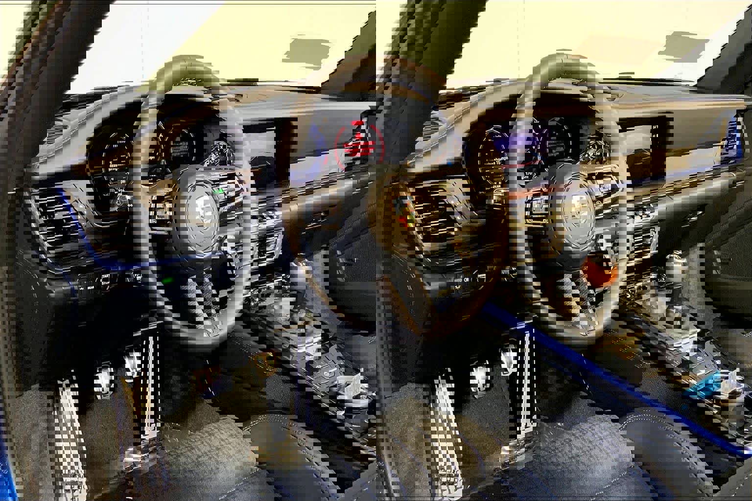 Used 2025 Porsche 911 Carrera T image 4