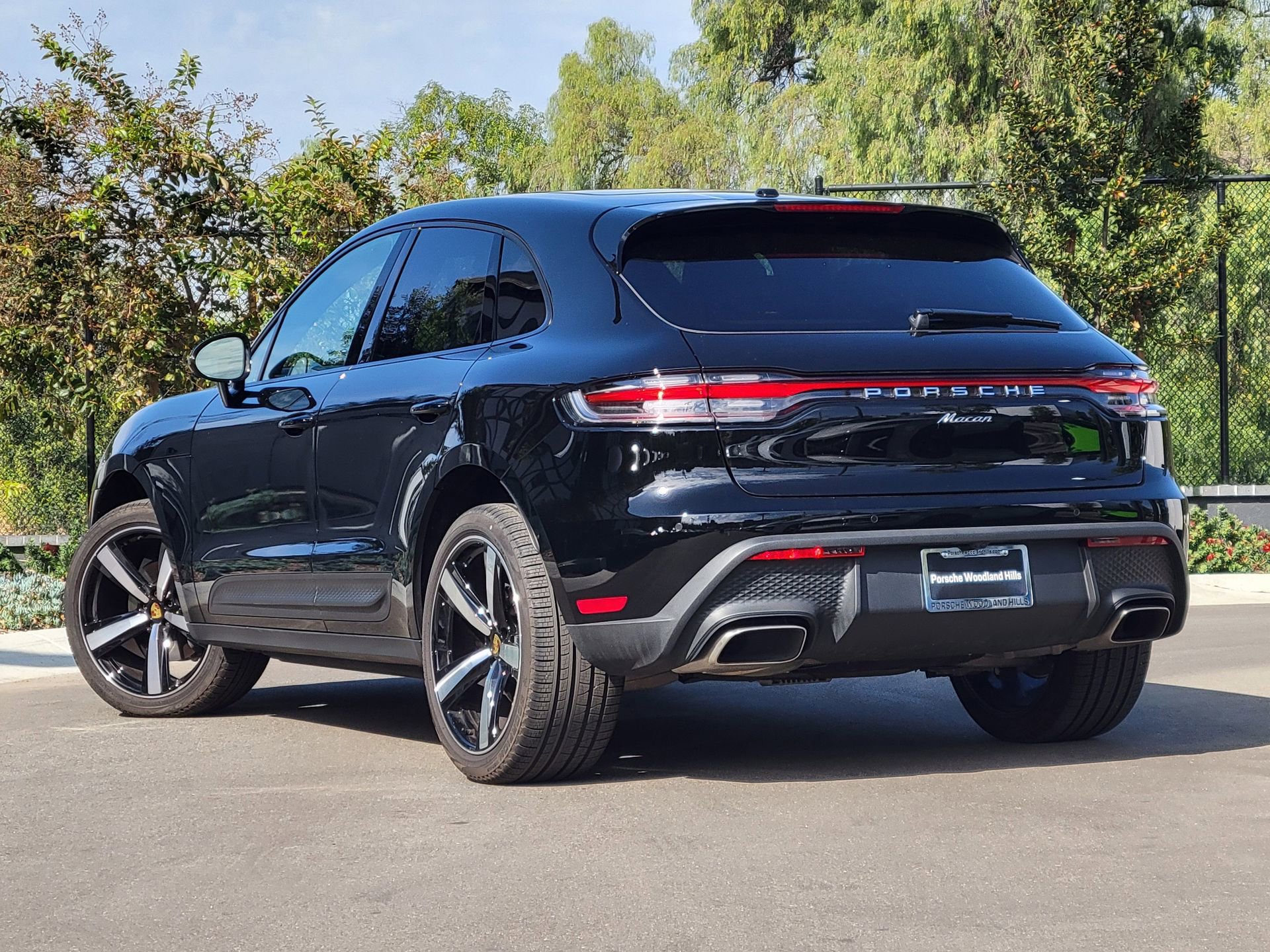 Used 2025 Porsche Macan image 3