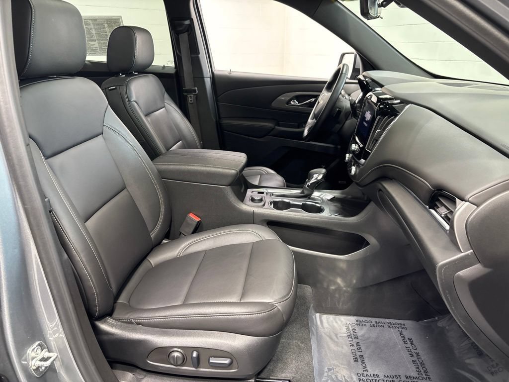Used 2023 Chevrolet Traverse LT w/ LT Premium Package AWD/4WD image 11