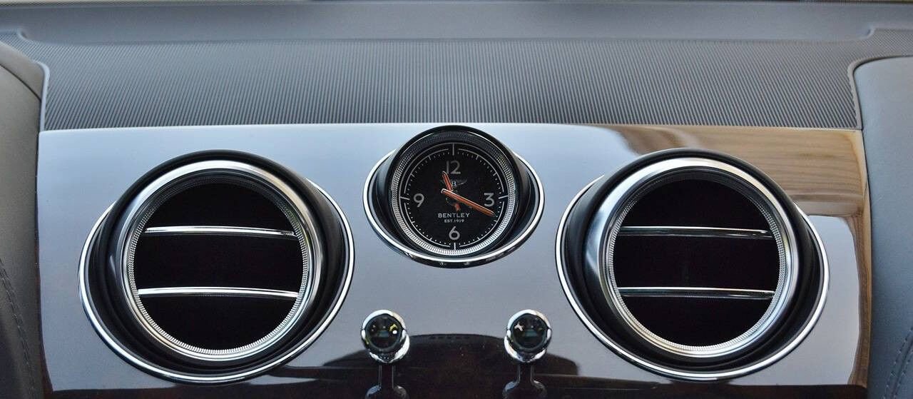 Used 2019 Bentley Bentayga image 27