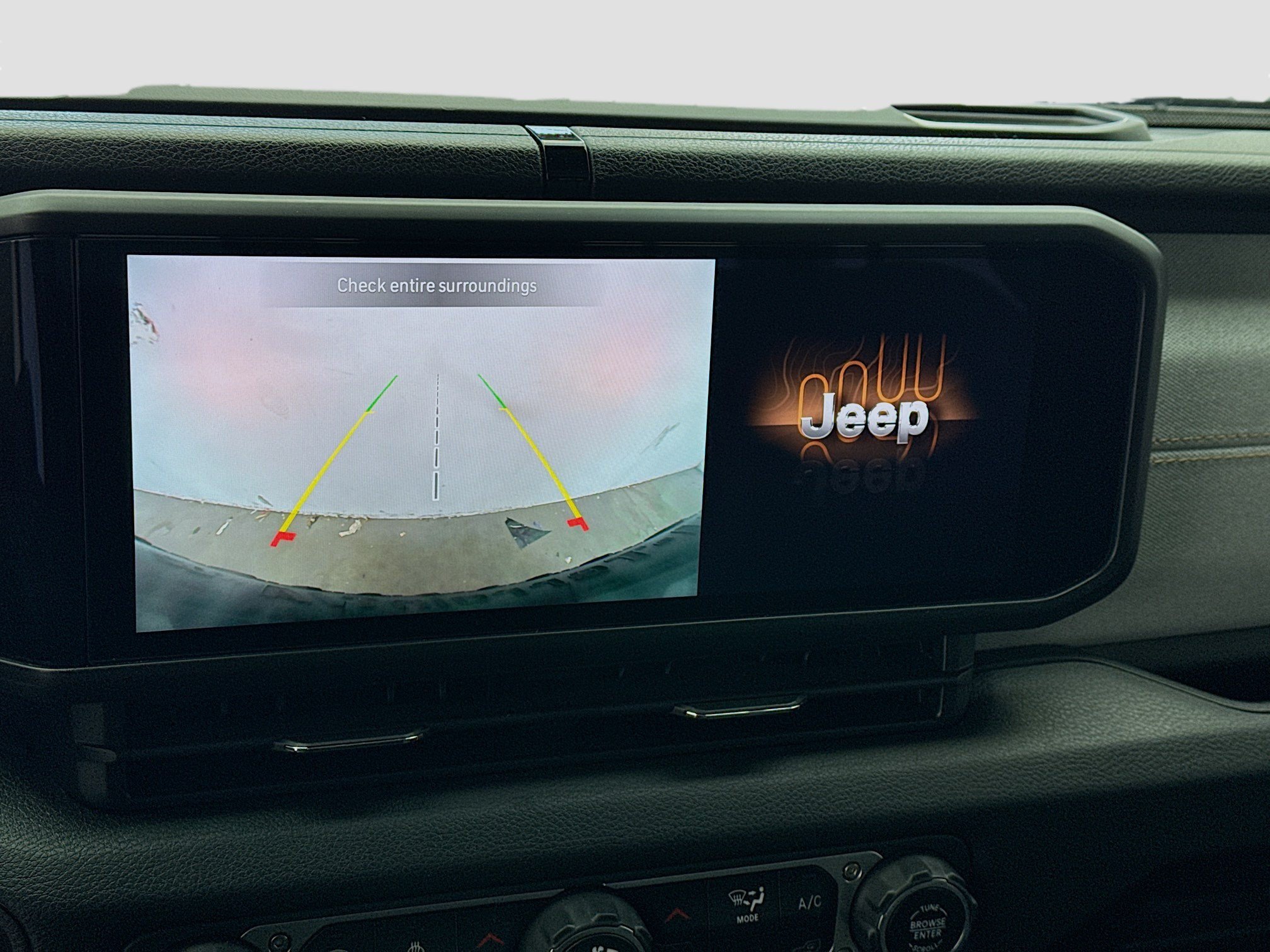 Used 2024 Jeep Wrangler Unlimited AWD/4WD image 10