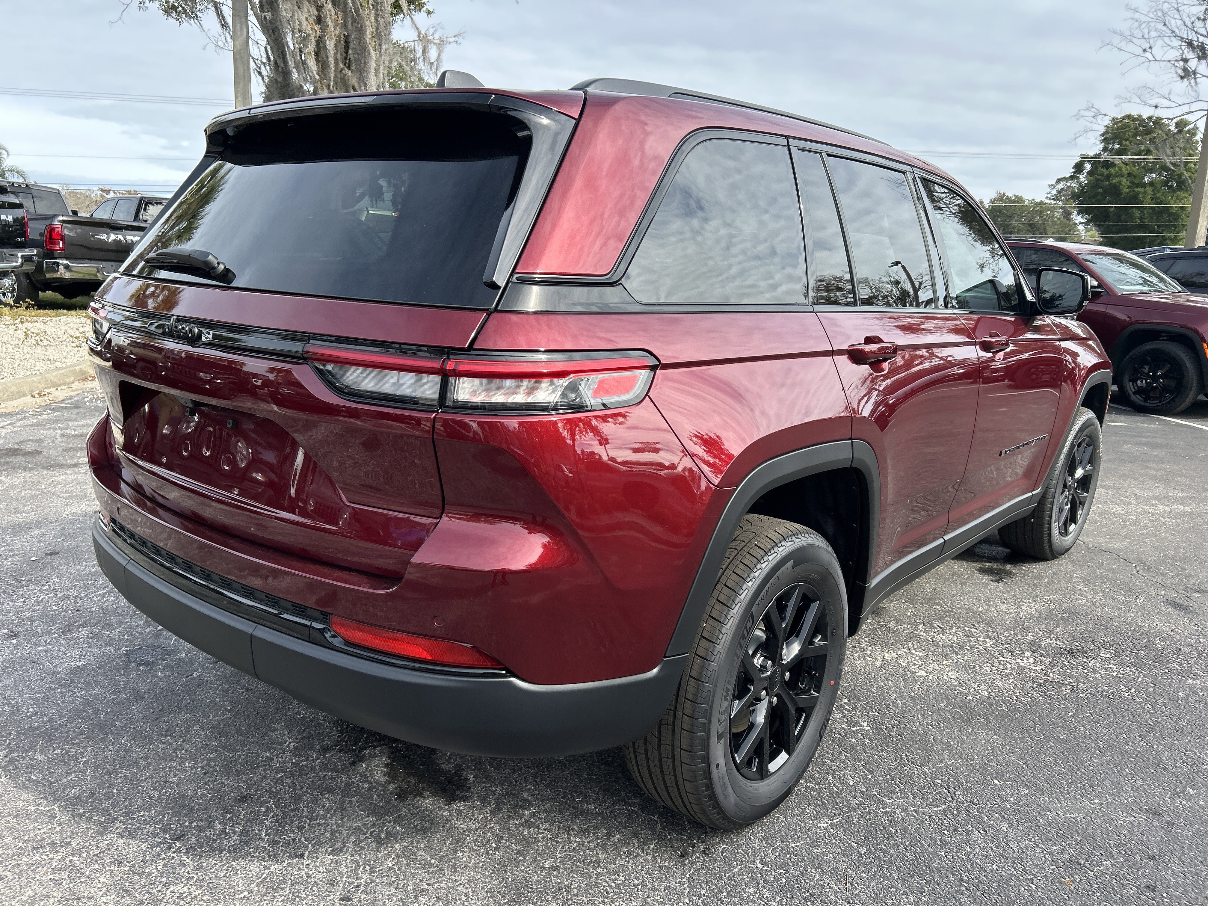 New 2025 Jeep Grand Cherokee Altitude image 9