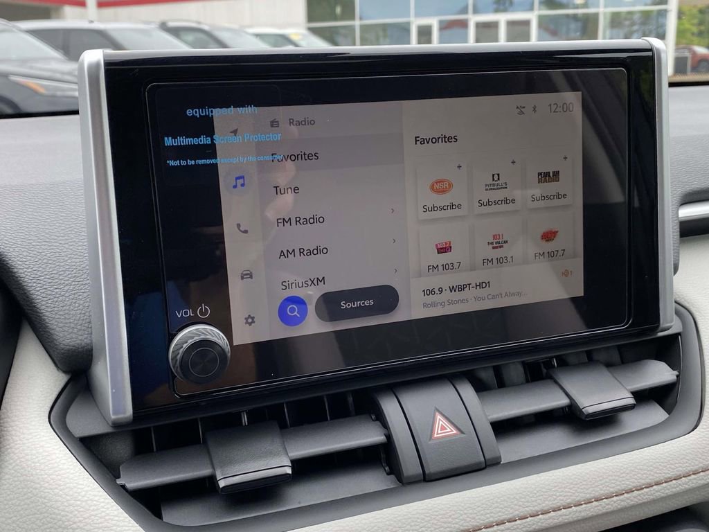 Used 2025 Toyota RAV4 XLE w/ Convenience Package FWD image 26