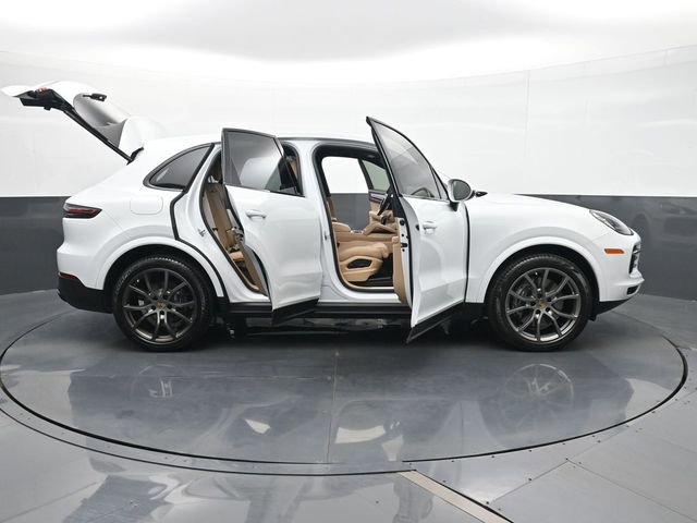 Certified 2023 Porsche Cayenne Platinum Edition AWD/4WD image 34